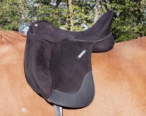 Saddle sitting correctly on a horse